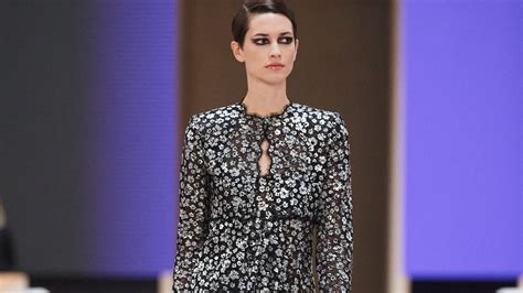 vestiti eleganti chanel|Primavera Estate 2022 Haute Couture Sfilata .